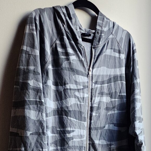 Torrid Gray Camo Zip-Up Plus Size Hoodie Sweatshirt Size 4 - Picture 4 of 15